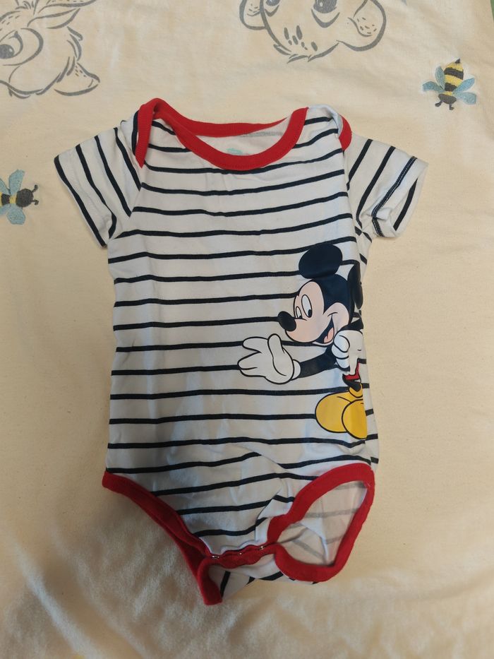 Lot 5 bodys Mickey Disney 9mois - photo numéro 10
