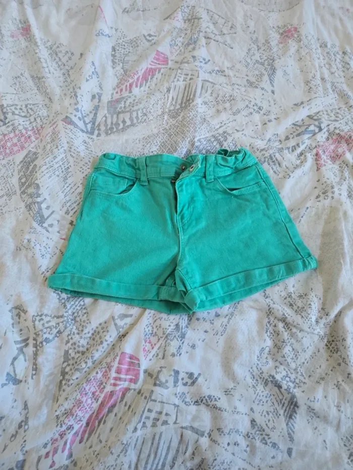 Short en jeans taille 9ans