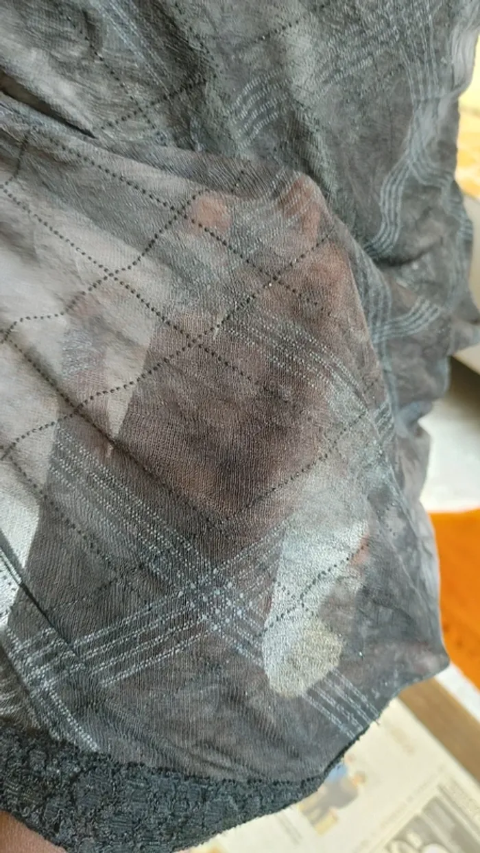 Débardeur transparent en mesh décolleté dentelle et fente - photo numéro 8