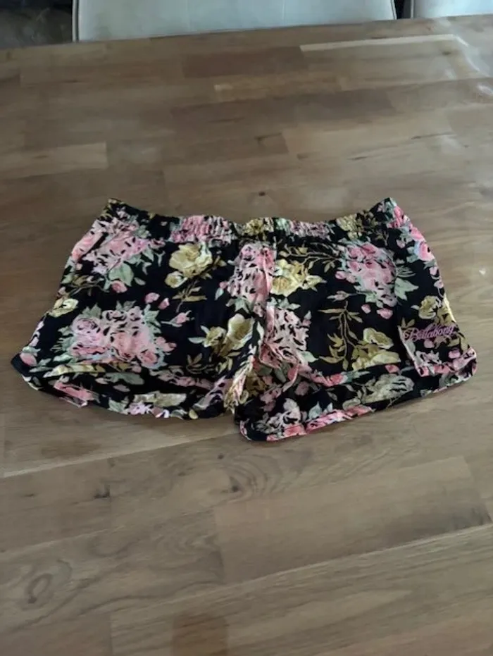 short femme billabong imprimé fleurs