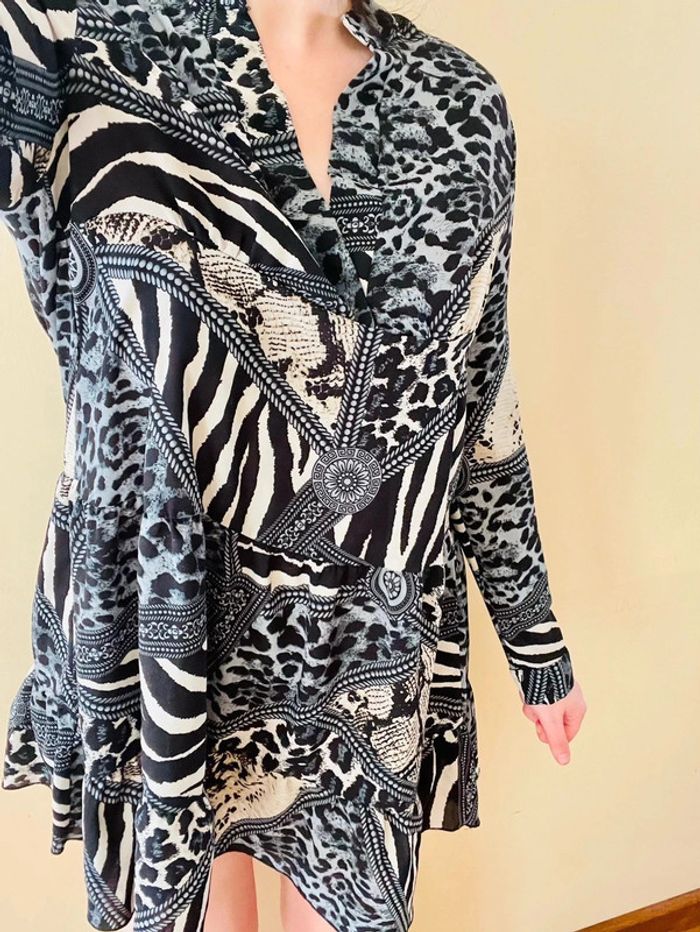 Sublime robe fluide décolleté en V manche longue à motif Lilie rose - photo numéro 5