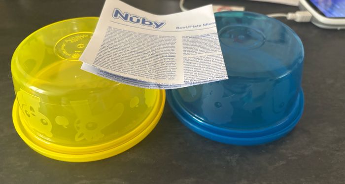 2 bols  neufs pour nourriture bébé Nûby