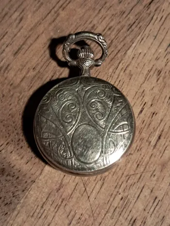 Petite montre à gousset pendentif