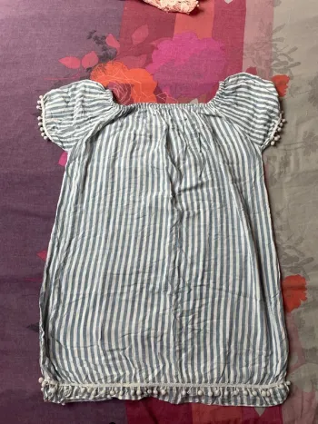 Robe rayée légère pour la plage