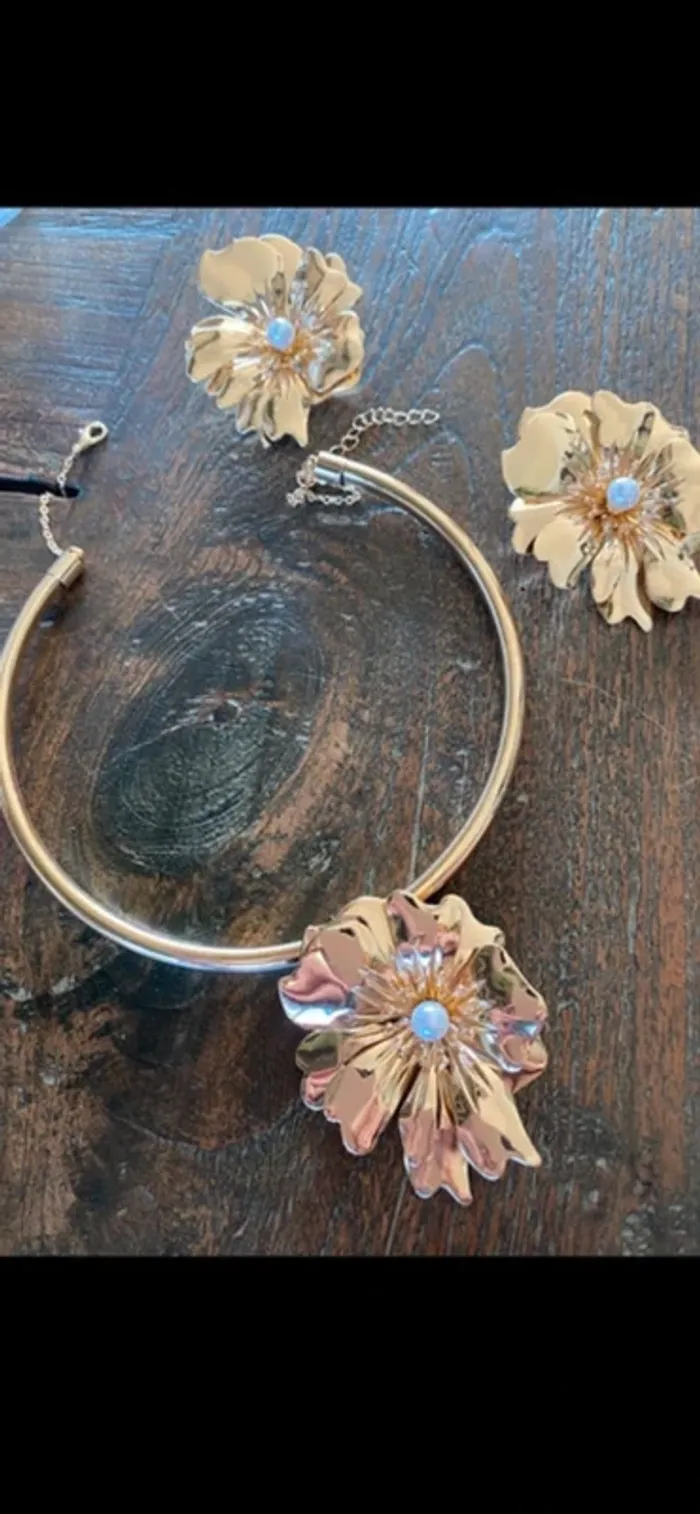 Magnifique parure avec collier et boucles d’oreilles avec fleurs et perles - photo numéro 7