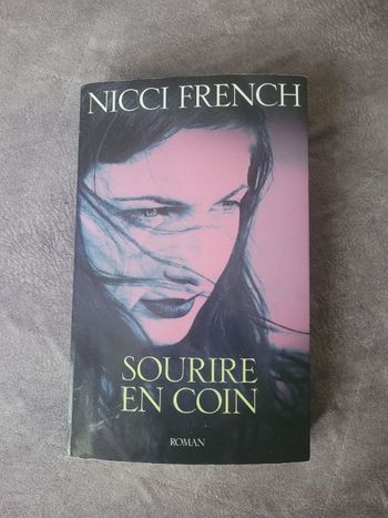 Sourire en coin Par French Nicci