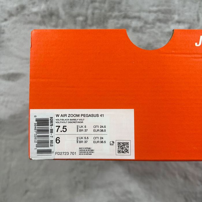 Nike Air Zoom Pegasus 41 « Volt Black-Barely » pointure 38.5 - photo numéro 16