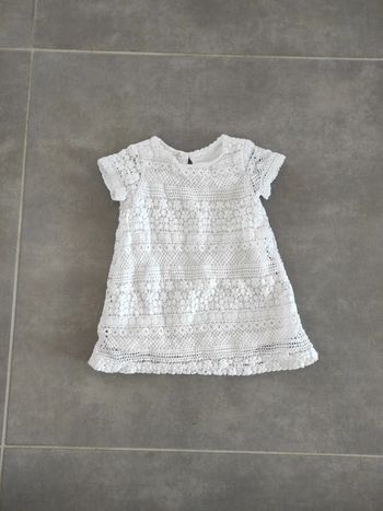 Robe 6/9 mois dentelle blanche