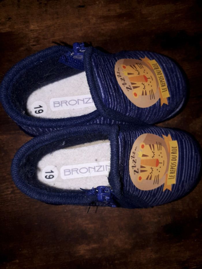 Chaussons 19 comme neuf - photo numéro 5