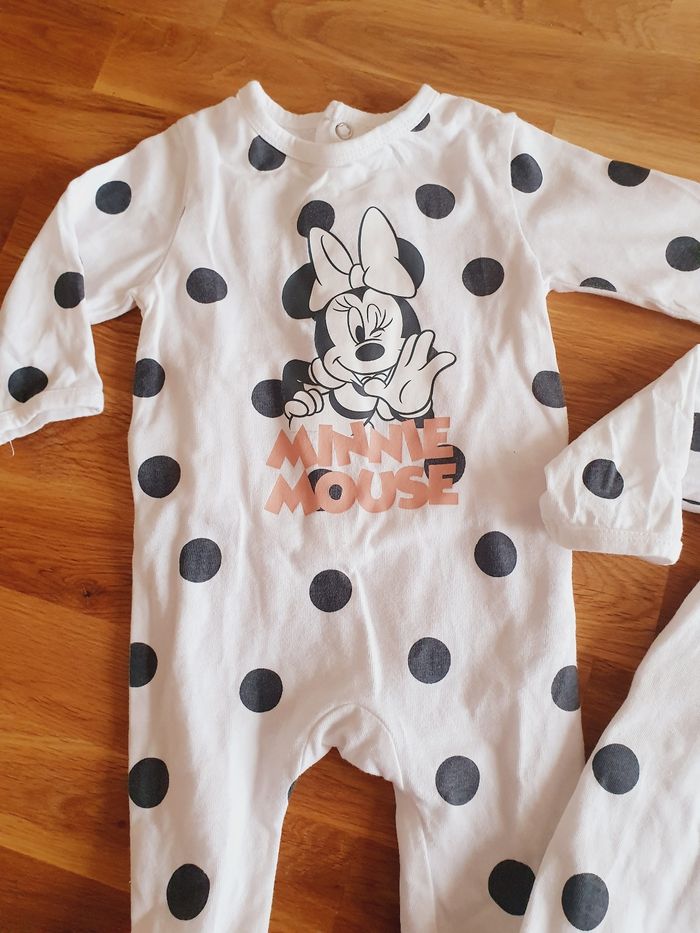 Lot pyjamas jumelles taille 3mois en très bon état. - photo numéro 4
