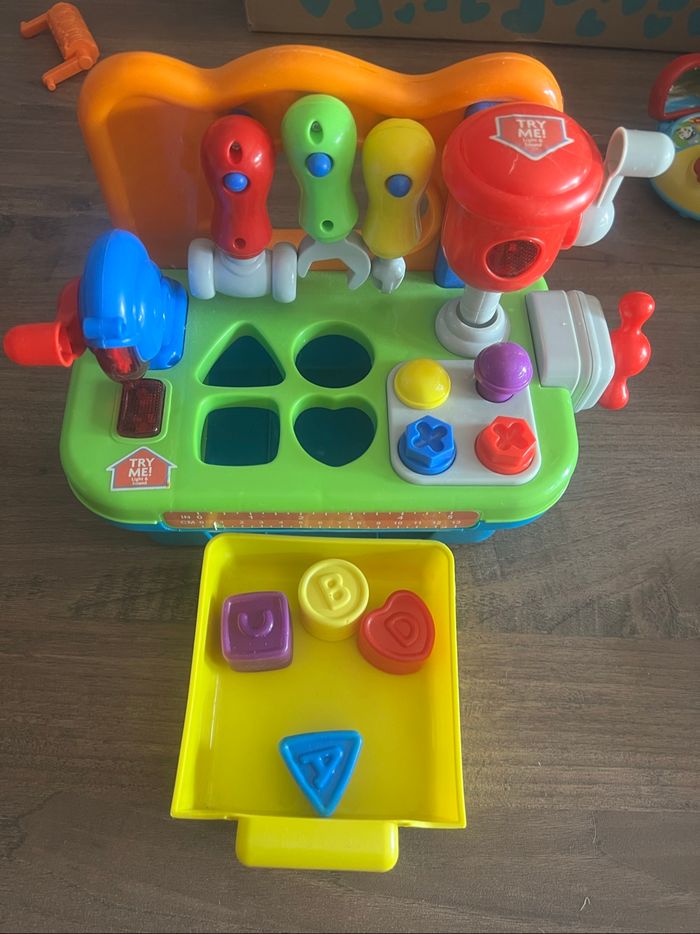 Établi/ boîte à outils bébé - photo numéro 2