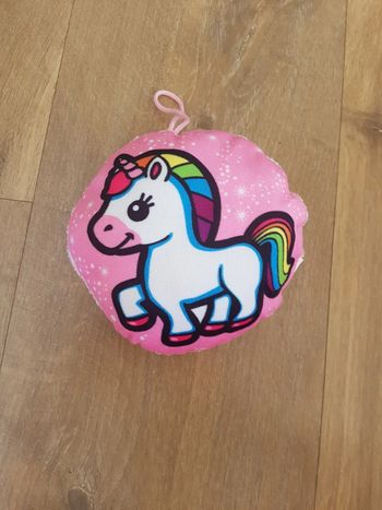 Peluche coussin licorne