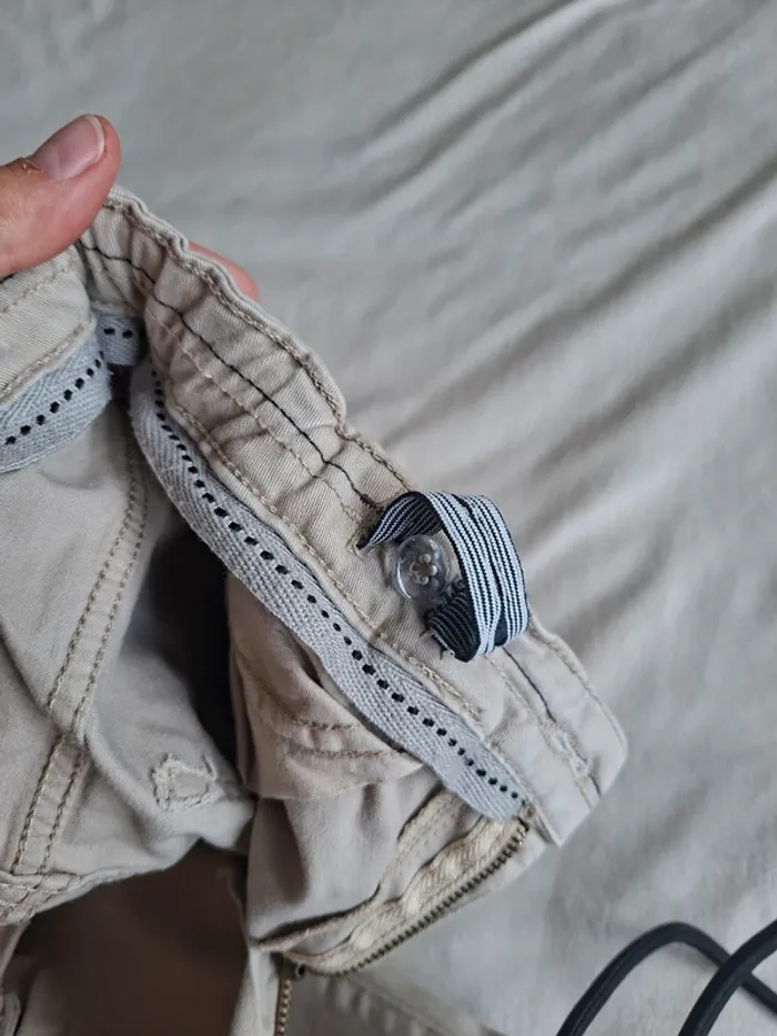 jeans garçons écru, taille 9/10ans marque Zara, en très bon état - photo numéro 3