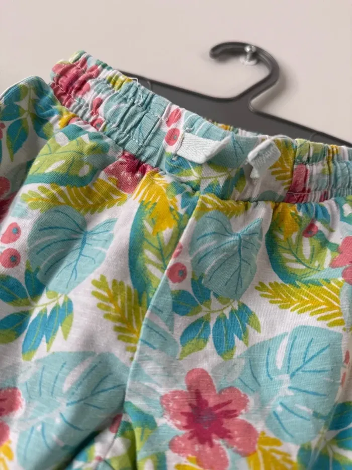 👖 short fleuri - fille -5 ans - 110 cm - orchestra très bon état - photo numéro 2