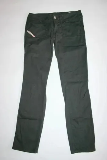 Pantalon bien noir stretch marque Diesel taille 8 ans