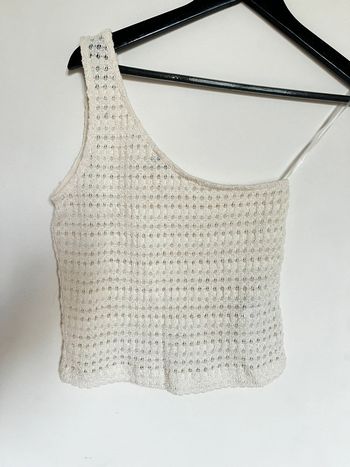 Haut crochet léger asymétrique