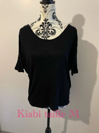 T-shirt noir à manches courtes chauve souris dos décolleté à dentelle Kiabi taille M