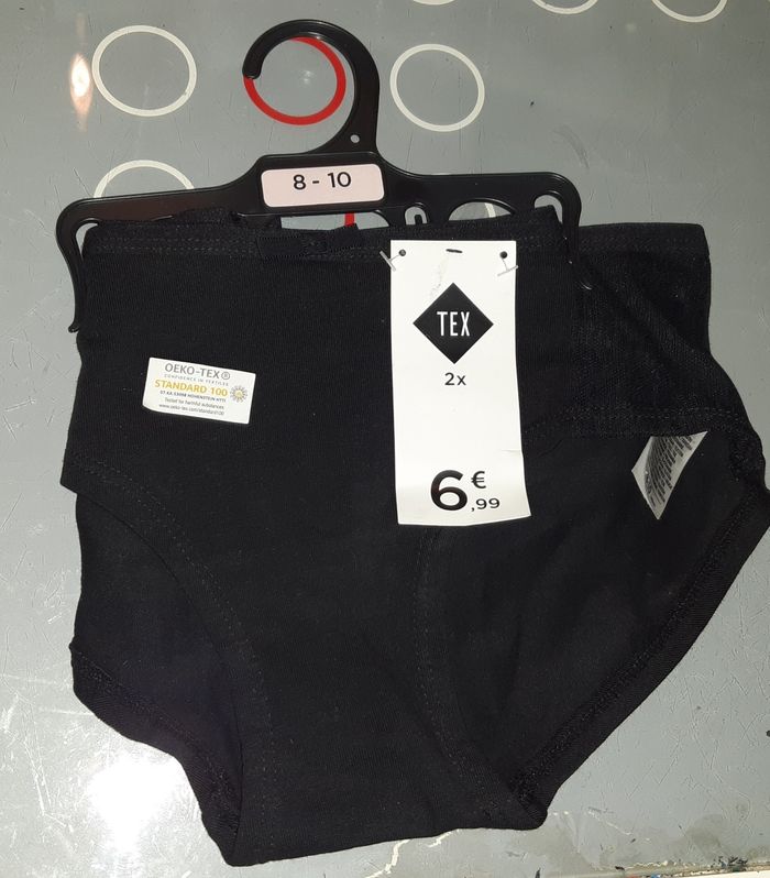 2 culottes fille Taille 8-10 ans Tex