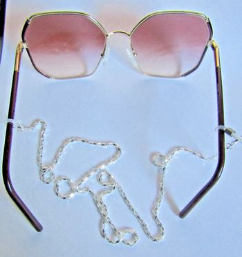 chaine pour lunettes métal argenté hypoallergénique  longueur 75 cms