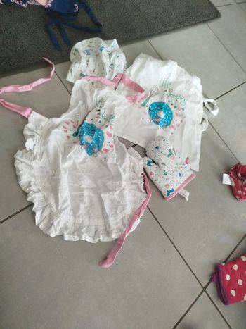 Lot mini tablier pour faire  cuisine avec  enfant