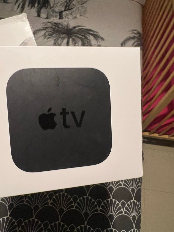 Apple TV 4 1ereGen +nouvelle télécommande - photo numéro 2