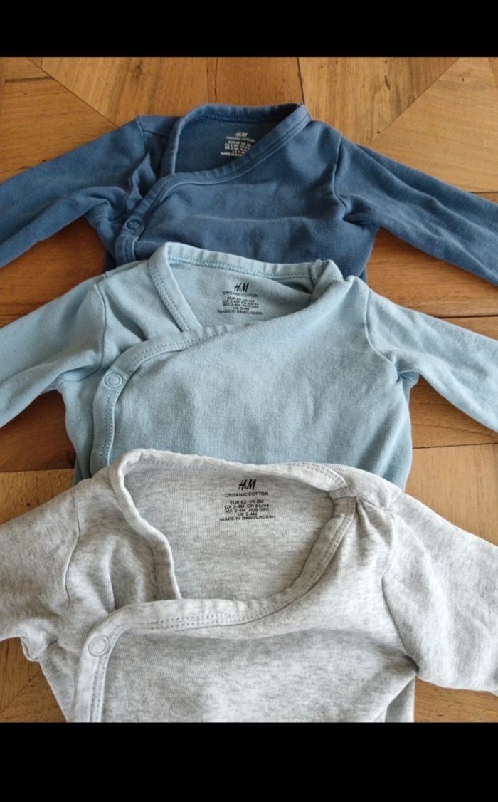 Lot bodies 3 mois - photo numéro 2