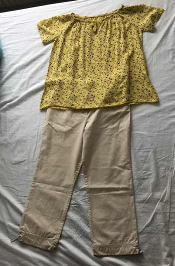 Ensemble blouse fleurie + pantacourt taille XL 42