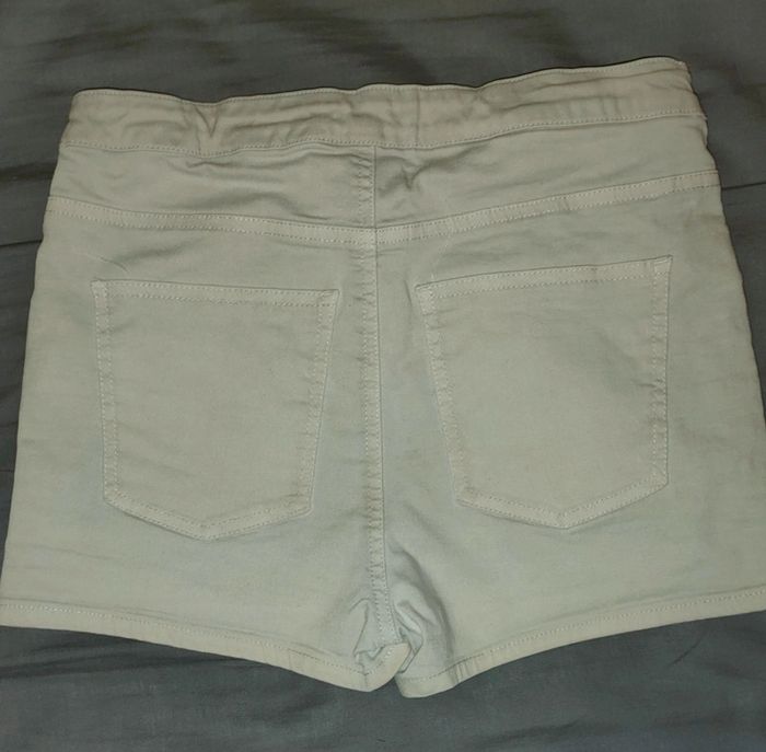 Short gris - photo numéro 3