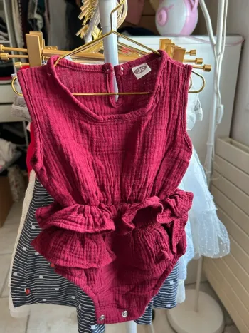 Barboteuse / combishort taille 12 mois état neuf