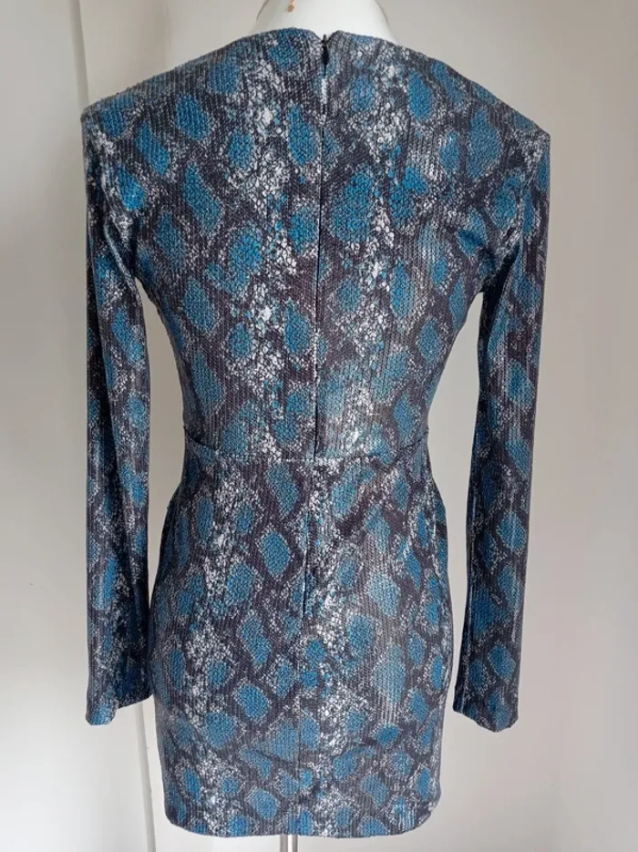 Magnifique robe sexy bleu à sequins décolleté plongeant imprimé python T.M Pull&Bear - photo numéro 3