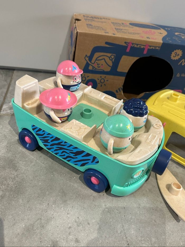 Van de la famille des Duchemin les minis monde neuf dans sa boîte d’origine Cadeau reçu en doublon  Déballer pour les photos  Comme neuf - photo numéro 4