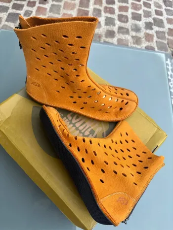 Chaussures cuir montantes à trous #loints of Holland