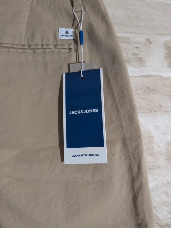 Short Jack & Jones - Taille 40 - Neuf avec Étiquette - photo numéro 3