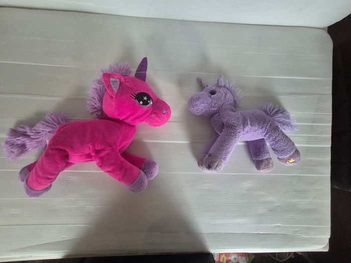 Lot 2 peluches Licorne