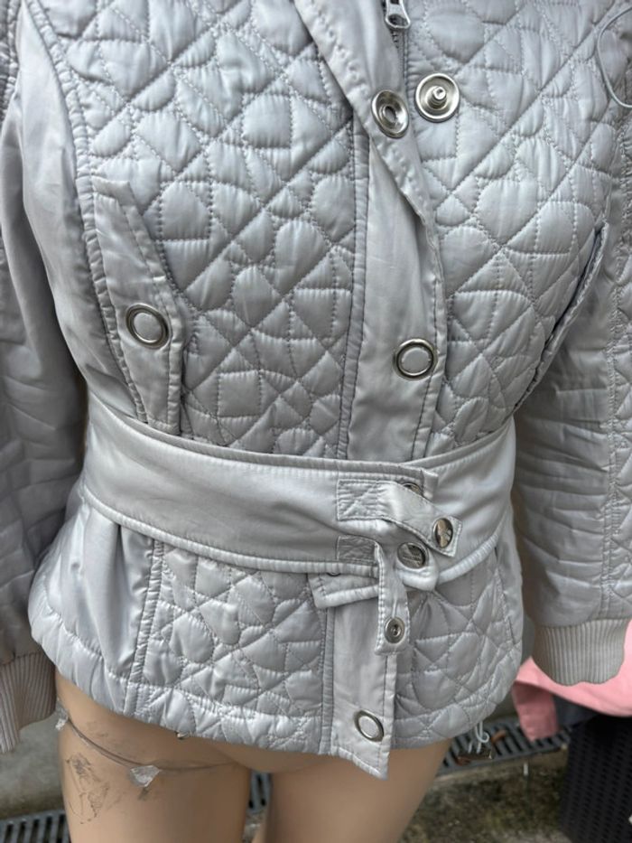 Blouson moschino argenté avec ceinture et capuche - photo numéro 2
