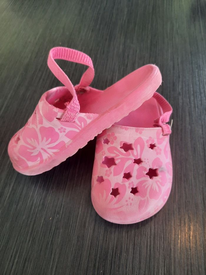Crocs roses avec elastique au talon. Taille 24 - photo numéro 2