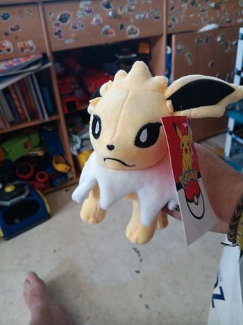 Peluche pokemon 20 cm env neuve voltali pas de vinted go