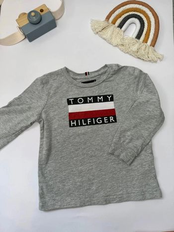 T-shirt Tommy Hilfiger garçon 92 cm gris très bon état