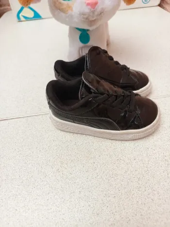 Baskets Puma excellent etat pointure 21