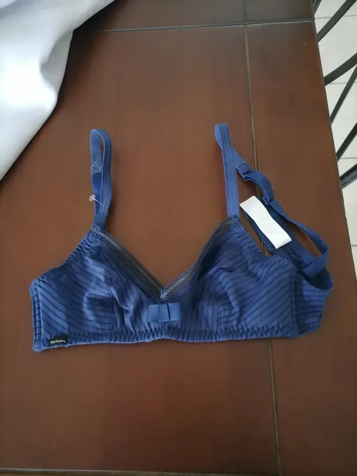 Soutien gorge neuf - photo numéro 2