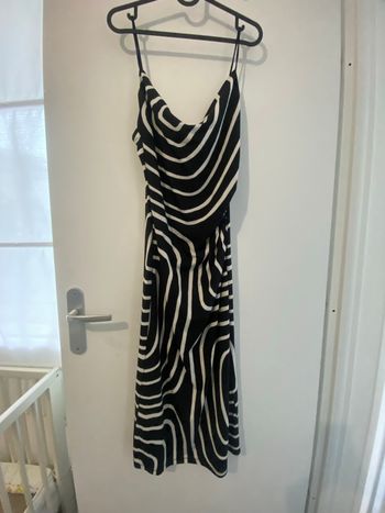 Robe élégante noir et blanc moderne