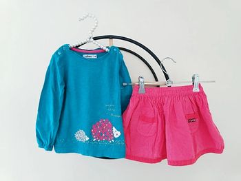 18 mois ensemble Teeshirt Gémo et jupe côtelée creeks