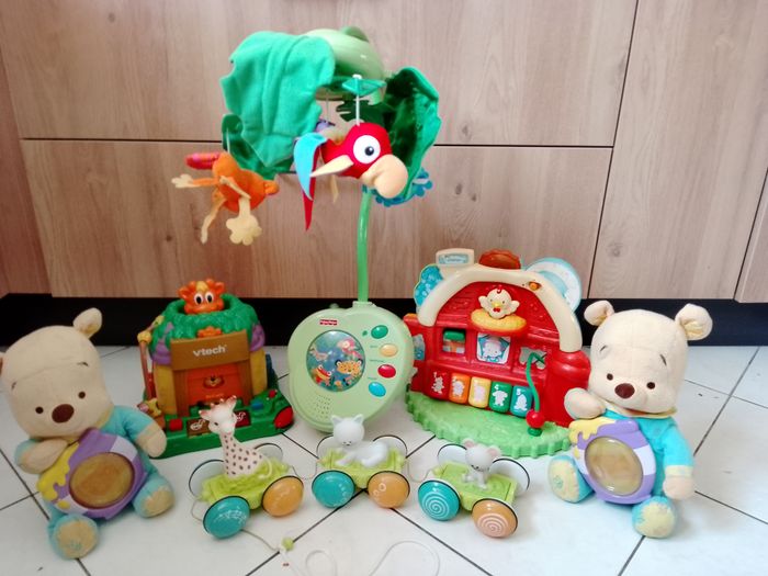 lot jouets d'éveil winnie veilleuse de nuit sophie la girafe ect