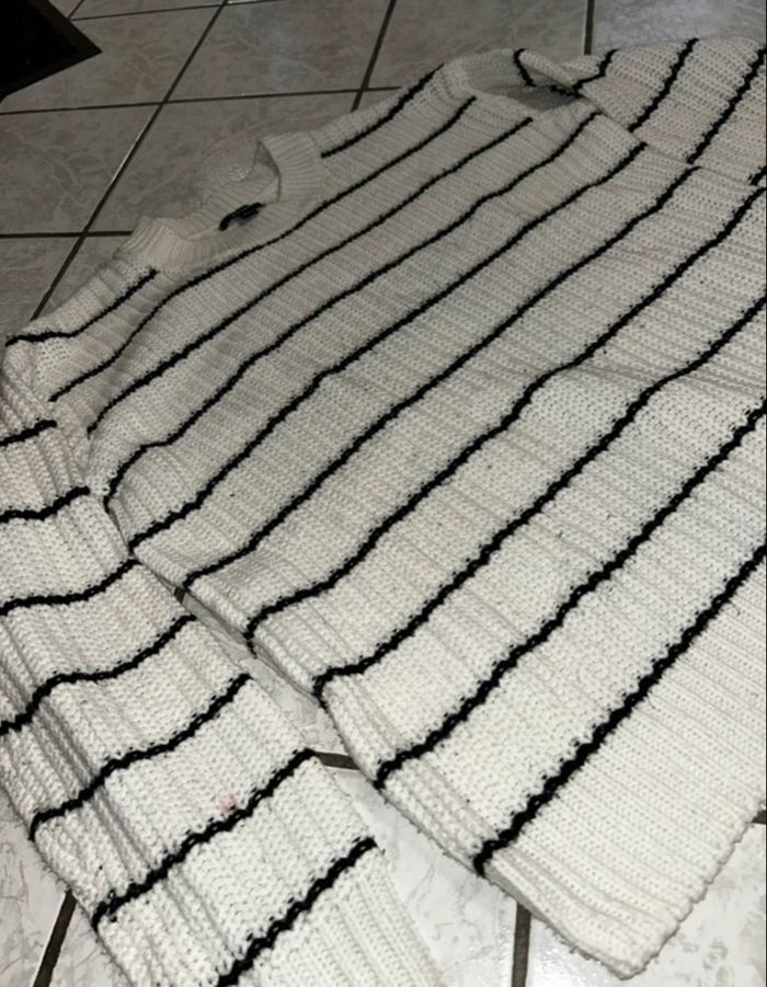 Pull en laine blanc à lignes noires – Kiabi – Taille S - Bon état - photo numéro 2