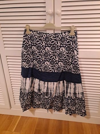 Jupe marine et blanche taille 42