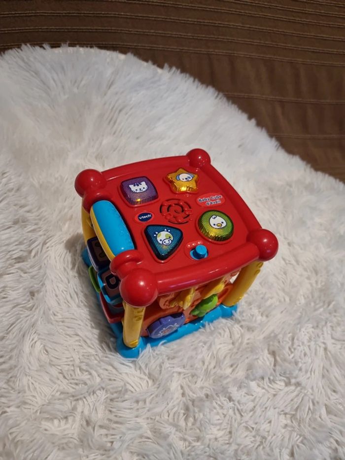 Baby cube d'éveil vtech