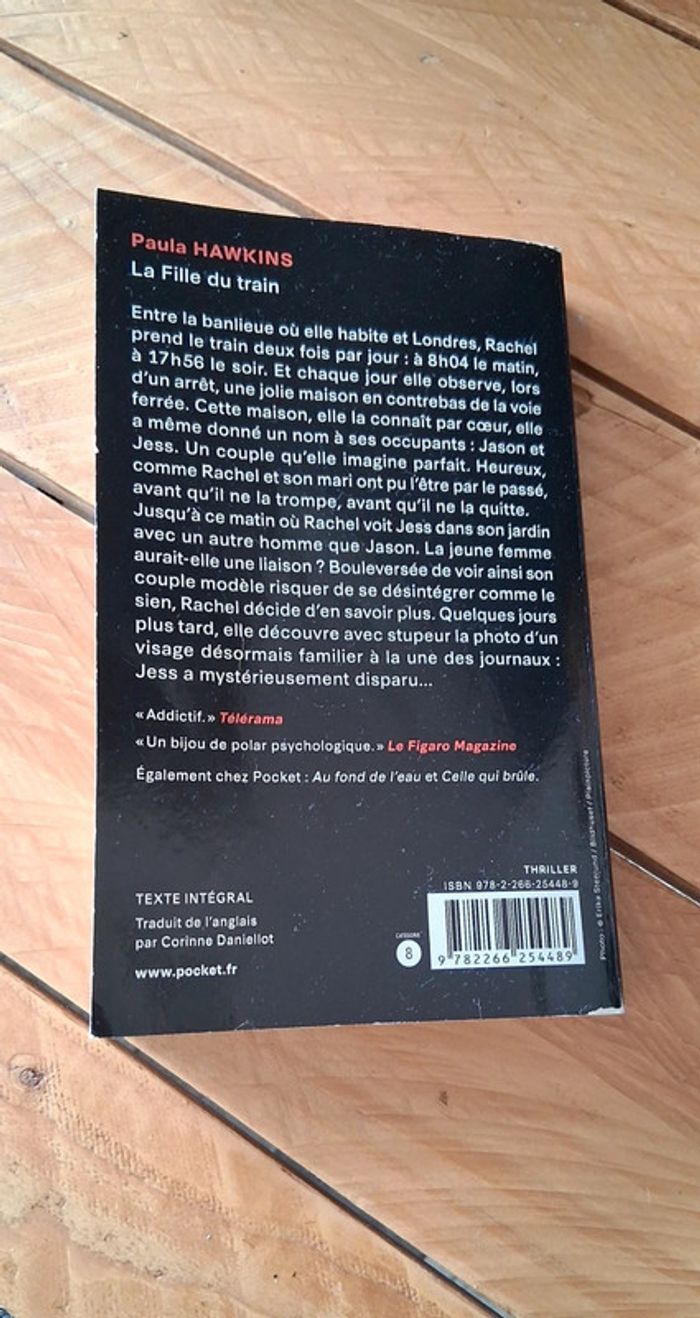 Livre thriller La Fille du train Paula Hawkins - photo numéro 2