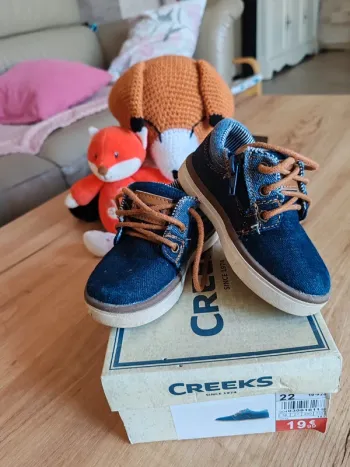 Chaussures comme neuve garçon type jean portées 1 fois avec boîte creeks 22