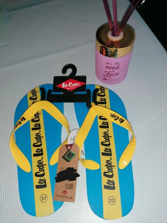 Tongs claquettes lee cooper taille 32