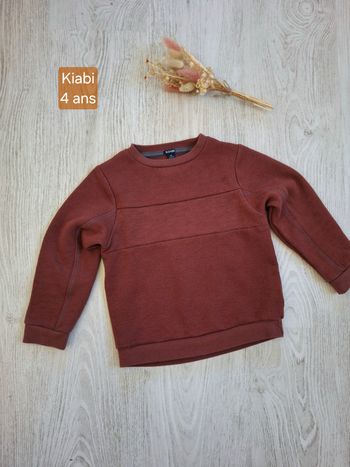 Haut/Sweat garçon bordeaux/terracotta Kiabi – 4 ans